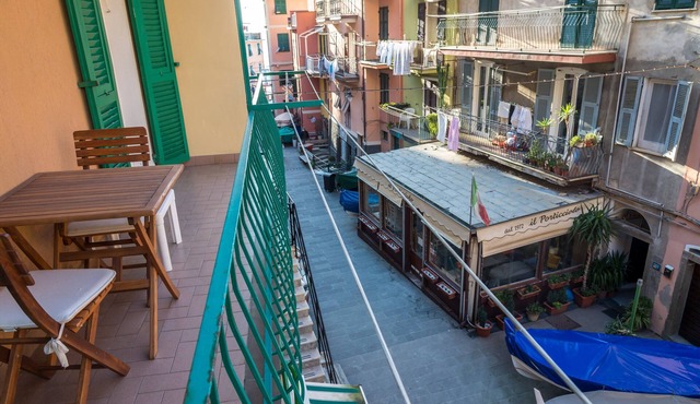Apartment Casa Ines by Arbaspàa - central apartment in Manarola