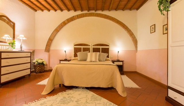 Apartment in farmhouse (Cyclamen 2 + 2) Volterra area, San Gimignano, Pisa