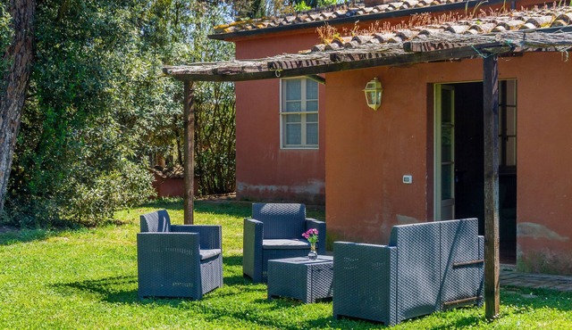 Apartment 'Scuole Piccole' with Garden