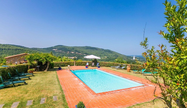 Beautiful apartment for 12 guests with A/C, private pool, WIFI, TV, patio and pets allowed