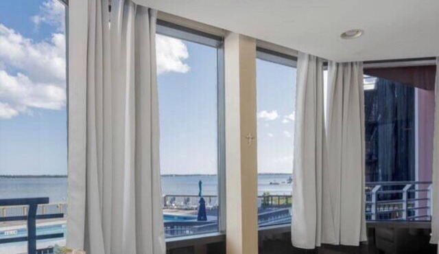 Bayfront Retreat with Pool, Perfect for 6 - PBC108