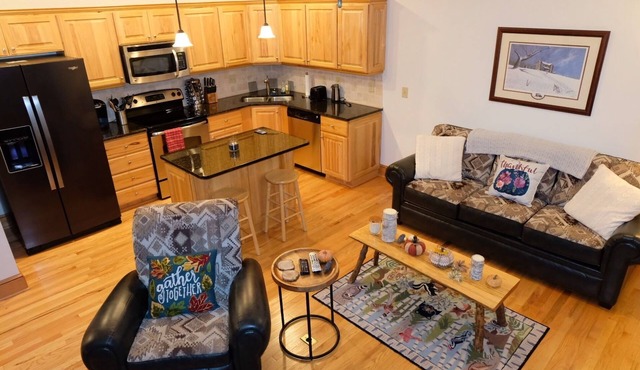 Beautiful 1 BD/1 BA Echota condo with a magnificent view of Grandfather Mtn