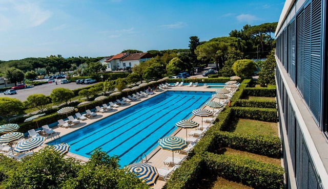 Beautiful apartment for 2 guests with A/C, WIFI, pool, TV and patio