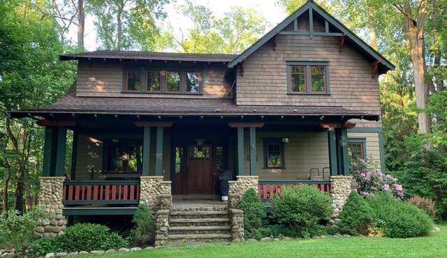 Beautiful Home for rent near CHQ Lake & Institution.