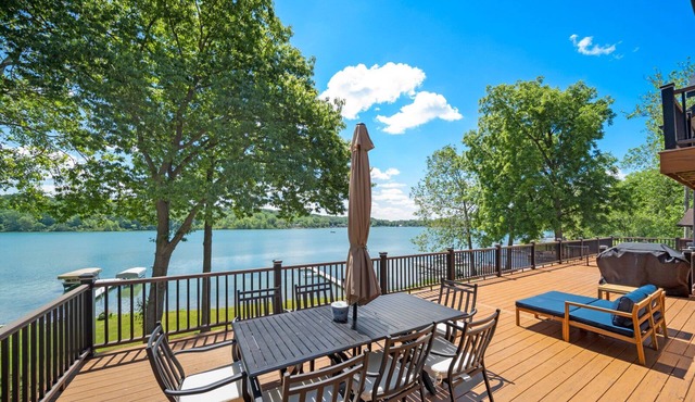 Beautiful Newly Renovated Lakefront Home Near Notre Dame