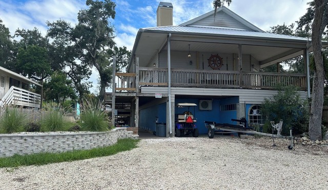 Beautiful Waterfront Home on Deepwater Canal. Easy Access to the Gulf.