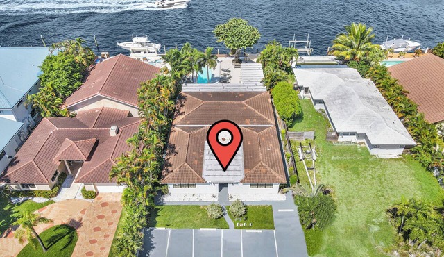 Beautiful Waterfront Condo on Canal with Pool & Walk to Beach! Boat Watch! 1b/1b