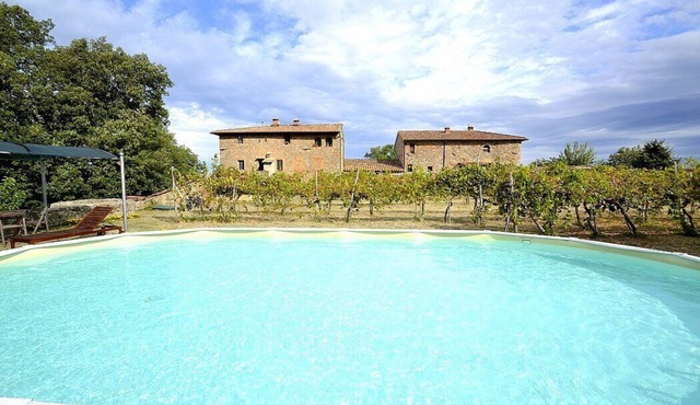 Casa Scoiattolo A: A cozy and welcoming apartment surrounded by meadows and by green hills, with Free WI-FI.