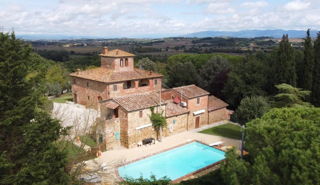 Casale Le Rondini with a swimming pool and private garden