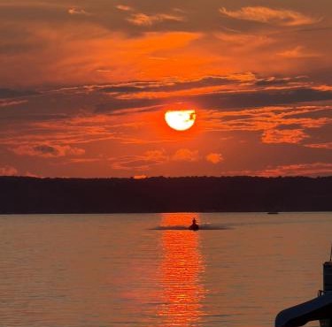Cayuga Lake Holiday House - Waterfront & Sunset Views