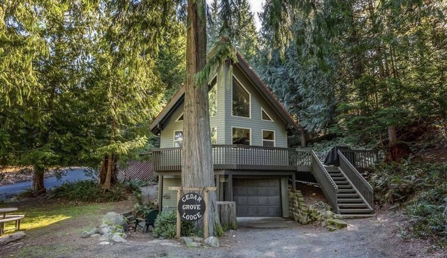 Cedar Grove Lodge | BBQ | Wifi, Hot tub, AC