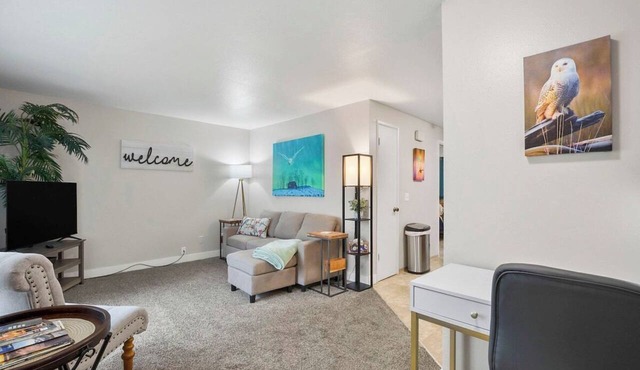 Central Location, Cozy Furnished Apartment #4.