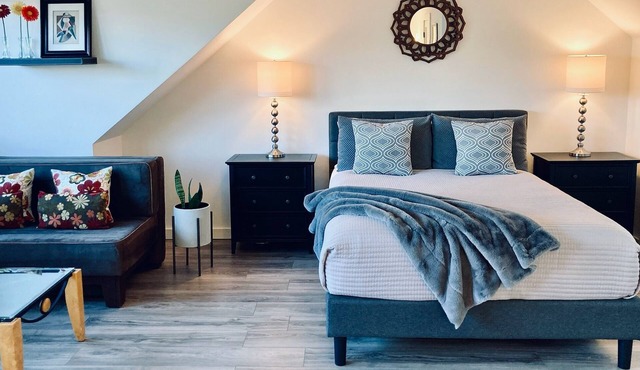 Centrally Located Modern Studio With Gorgeous View