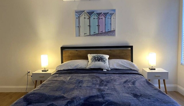Charming 1/1 apt w/parking on great location