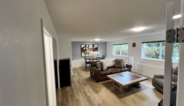 Charming 1-bedroom downstairs unit/suite with living room and AC in Marysville