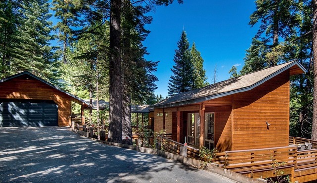 CHESA MADRISA - Vacation Elevated - Open Floor Plan Chalet + Wall of Windows