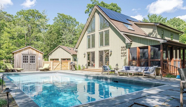 Cold Spring Mountain Retreat: Secluded Oasis