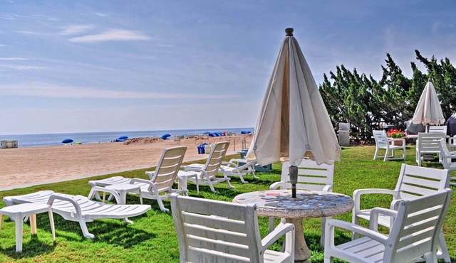 Colorful Virginia Beach Studio - Steps to Beach!