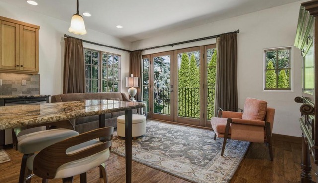 Columbia Cliff Villas