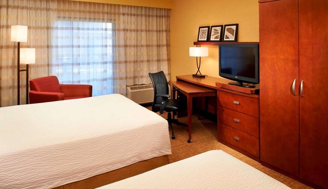 Convenient Stay in Detroit Auburn Hills! 4 Relaxing Units, Pets Allowed, Pool!