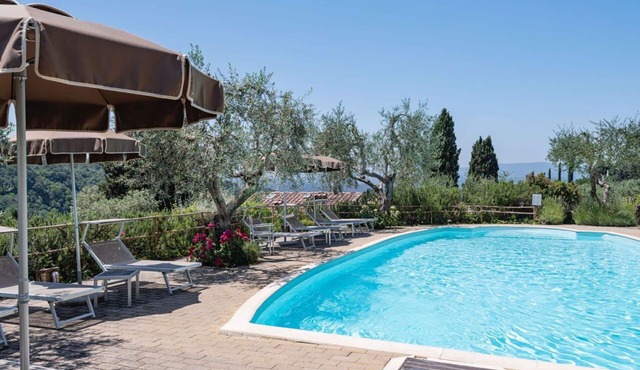 Cosy apartment in villa for 4 people with WIFI, pool and TV, close to San Gimignano