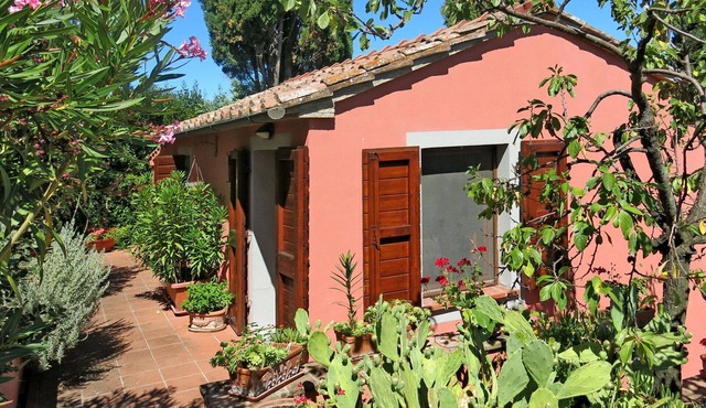 Cosy apartment in villa with private pool, WIFI, TV, terrace, pets allowed and panoramic view