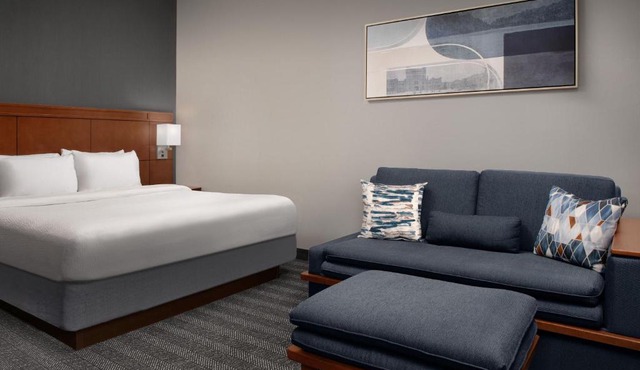 Courtyard by Marriott Syracuse Downtown at Armory Square