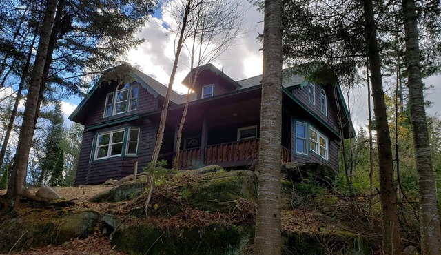 Coyote Cottage, 78 Acres, 2 BR, Loft, Den w/pull out, 2 Bath, Views, Fireplaces