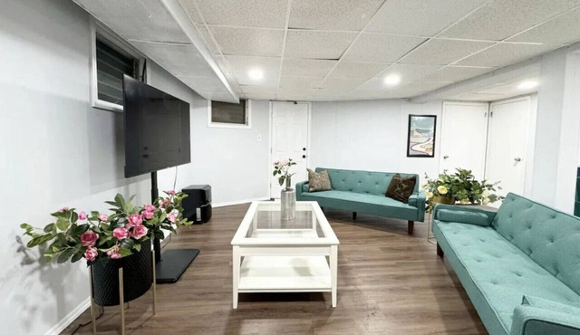 Cozy 1 bedroom close to NYC with private bar