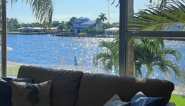 COZY APARTMENT OVER THE INTRACOASTAL CANAL, ONE BLOCK TO THE BEACH, WATER VIEWS