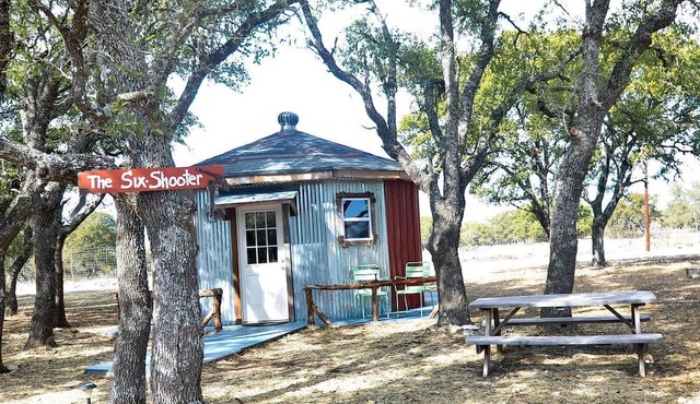 Cozy Glamping Yurt with Wildlife Views near Mountain Home, Texas