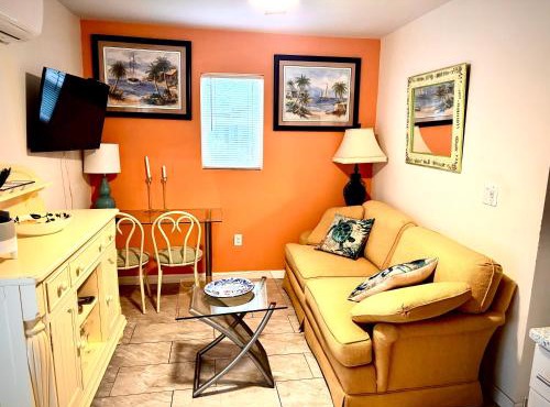 ~ Cozy In-law Apartment Close to Siesta Key ~