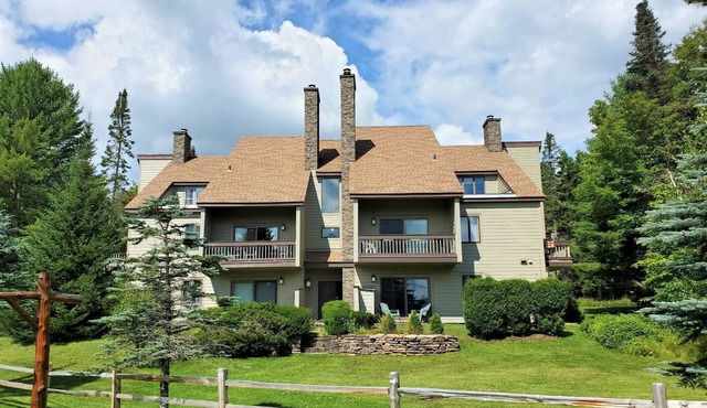 Cozy, relaxing condo overlooking Whiteface Club Resort near Jackrabbit trail.