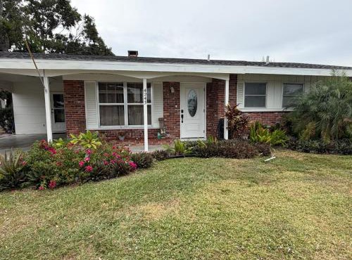 Cozy SRQ Cottage