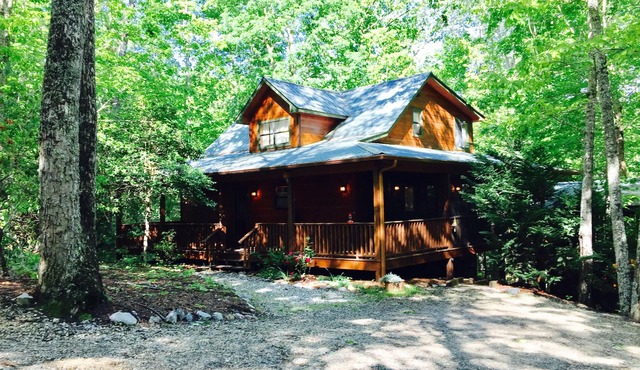 Dancing Bear Your Honeymoon Cabin with Hot Tub in the Woods