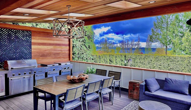 Downtown Kirkland Lakeview House and Guest Cottage
