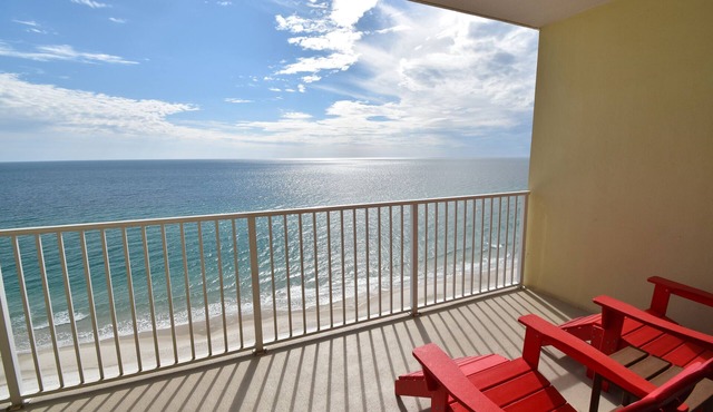 Enjoy this Beachfront Condo with Amazing Views!