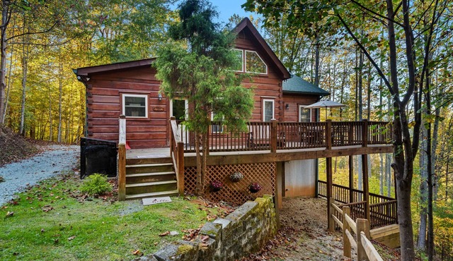 Falling Waters - hot tub, game table, views!