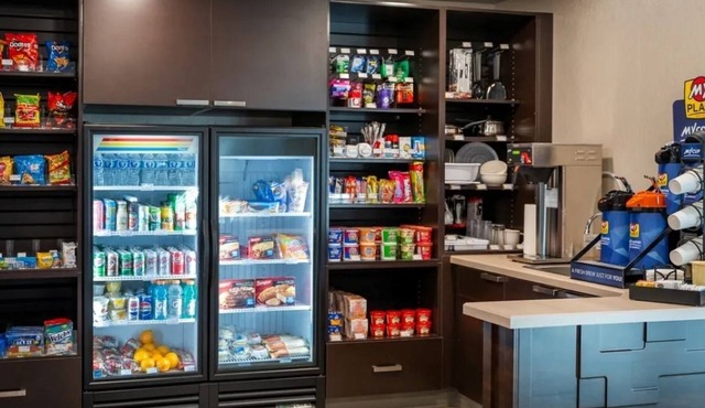 Family-Friendly Suites Near Overland Park Arboretum and Trails