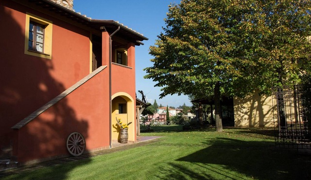 Flat in Lari, A/C, terrace, pool, restaurant, Wi-Fi, close to the village, Me