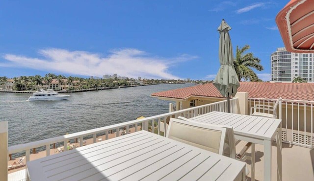 Fort Lauderdale Yacht & Beach Club 412