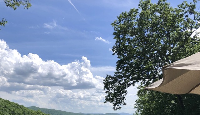 Glorious View, Total Privacy, 3 BR + den, Pool, Cold Spring, plus easy commute
