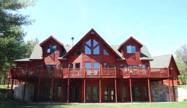 Grand Meadows Lodge, Ultimate Log Luxury, Stunning Views, Hot Tub & Sauna, EV Charger, 3D Tour