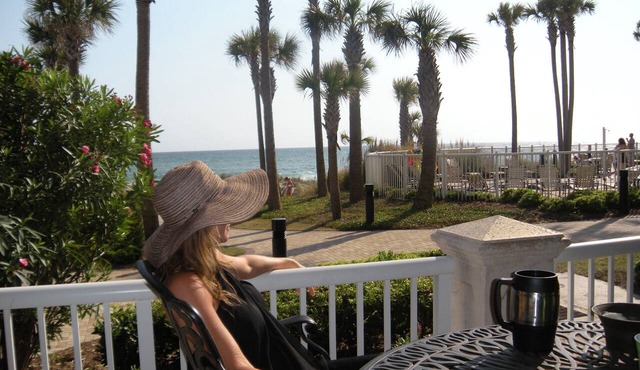 GRAND PANAMA BEACHFRONT, 1st FLR DIRECT TO BEACH, PET-FRIENDLY. NEXT TO TIKI BAR