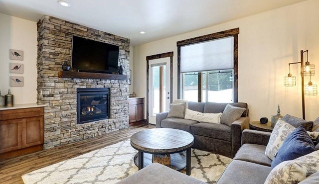 Great Location Near Pool with Suncadia Pool Access