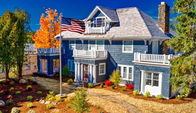 Great Location| Walk to Main Street| Large Groups