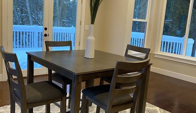 Great room with private bathroom!B2