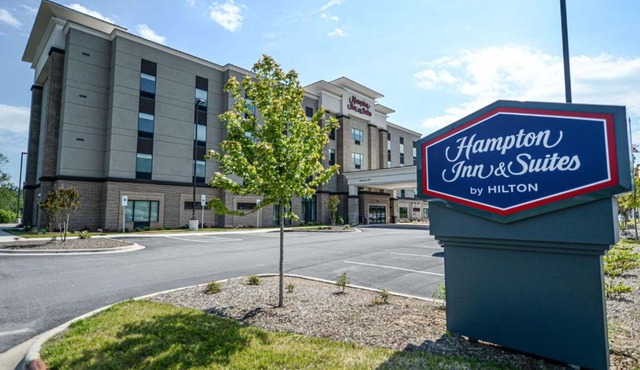 Hampton Inn & Suites Lenoir, NC
