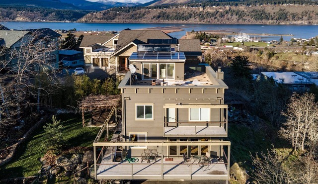 Hazel House - Gorgeous, Views, Perfect Hood River Getaway!