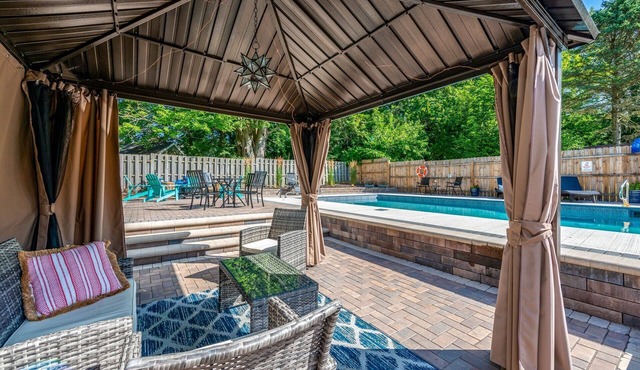 HEATED POOL OPEN oversized private pool downtown New Buffalo!